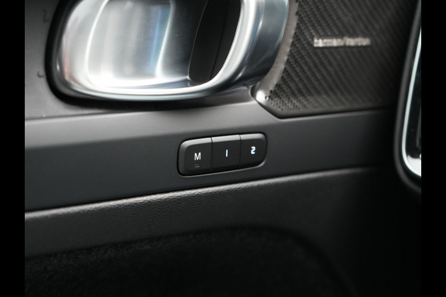 Volvo XC40 Recharge Extended Range Ultimate 82 kWh 252pk Dealer O.H. | Panodak | 360 Camera | Adaptive Cruise | Harman / Kardon | Voorstoelen Memory & Verwarmd | Google Assistent | Keyless | Blis | Stuur Verwarmd | Apple Carplay | DAB |