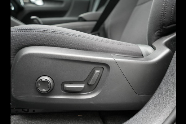 Volvo XC40 Recharge Extended Range Ultimate 82 kWh 252pk Dealer O.H. | Panodak | 360 Camera | Adaptive Cruise | Harman / Kardon | Voorstoelen Memory & Verwarmd | Google Assistent | Keyless | Blis | Stuur Verwarmd | Apple Carplay | DAB |