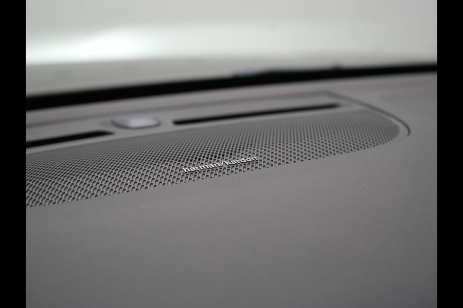 Volvo XC40 Recharge Extended Range Ultimate 82 kWh 252pk Dealer O.H. | Panodak | 360 Camera | Adaptive Cruise | Harman / Kardon | Voorstoelen Memory & Verwarmd | Google Assistent | Keyless | Blis | Stuur Verwarmd | Apple Carplay | DAB |