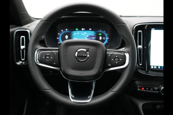 Volvo XC40 Recharge Extended Range Ultimate 82 kWh 252pk Dealer O.H. | Panodak | 360 Camera | Adaptive Cruise | Harman / Kardon | Voorstoelen Memory & Verwarmd | Google Assistent | Keyless | Blis | Stuur Verwarmd | Apple Carplay | DAB |