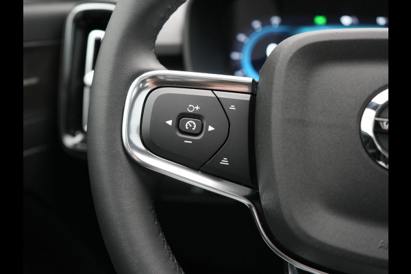 Volvo XC40 Recharge Extended Range Ultimate 82 kWh 252pk Dealer O.H. | Panodak | 360 Camera | Adaptive Cruise | Harman / Kardon | Voorstoelen Memory & Verwarmd | Google Assistent | Keyless | Blis | Stuur Verwarmd | Apple Carplay | DAB |