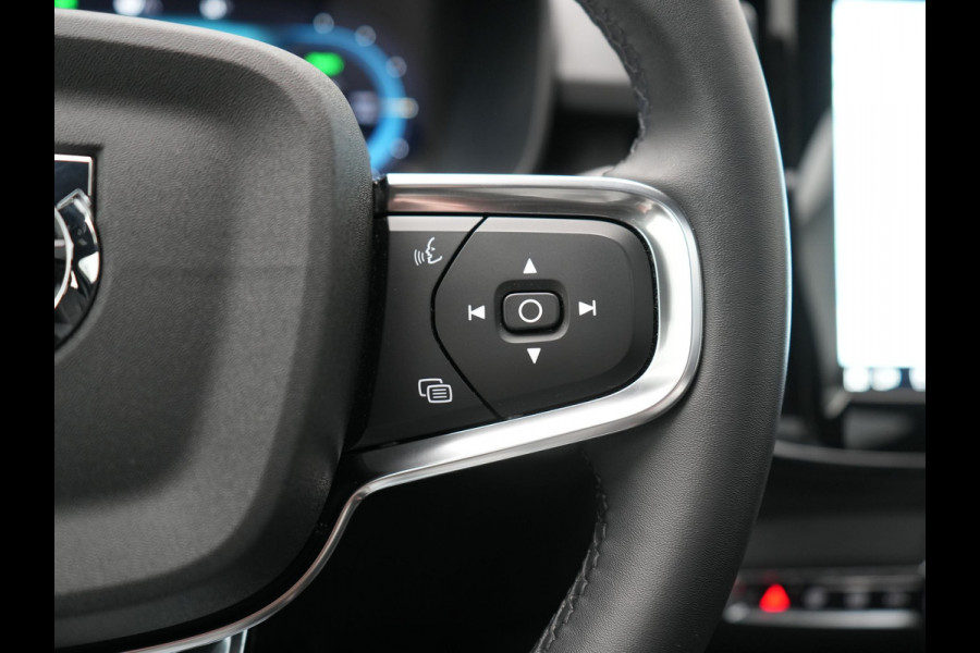 Volvo XC40 Recharge Extended Range Ultimate 82 kWh 252pk Dealer O.H. | Panodak | 360 Camera | Adaptive Cruise | Harman / Kardon | Voorstoelen Memory & Verwarmd | Google Assistent | Keyless | Blis | Stuur Verwarmd | Apple Carplay | DAB |