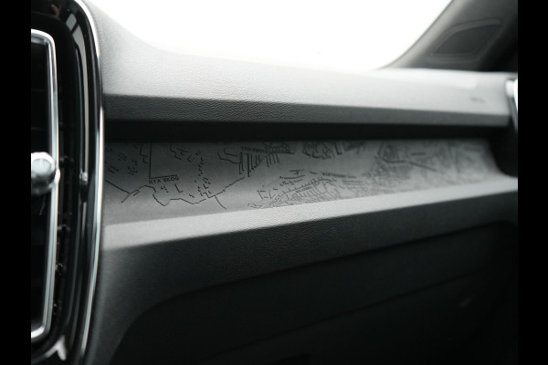 Volvo XC40 Recharge Extended Range Ultimate 82 kWh 252pk Dealer O.H. | Panodak | 360 Camera | Adaptive Cruise | Harman / Kardon | Voorstoelen Memory & Verwarmd | Google Assistent | Keyless | Blis | Stuur Verwarmd | Apple Carplay | DAB |