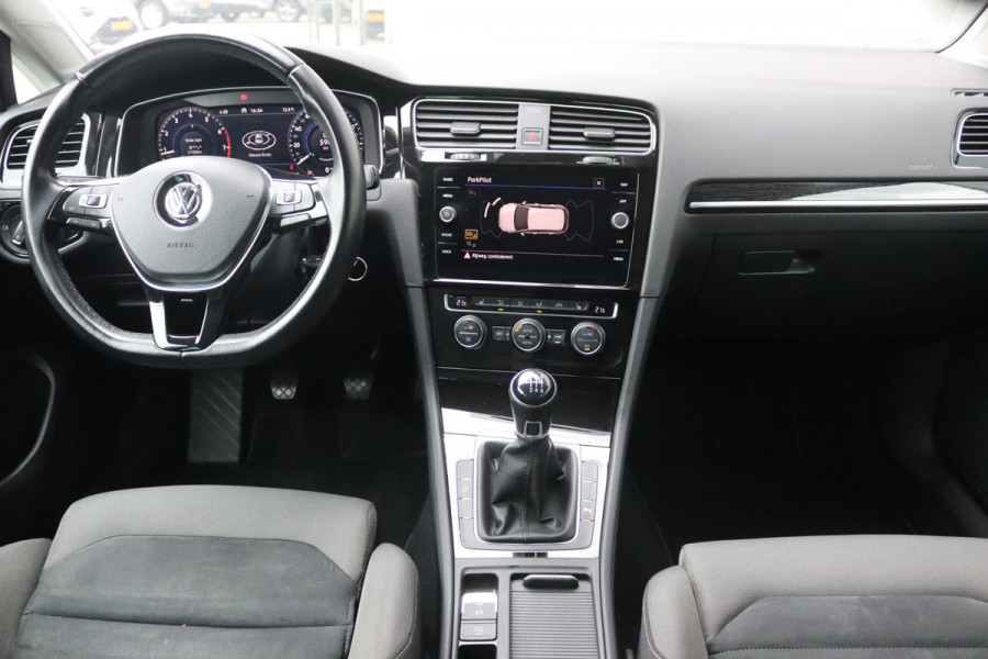 Volkswagen Golf 1.5 TSI 150PK Highline Business R Navigatie/Camera/Stoelverwarming/Adaptive-cruisecontrol