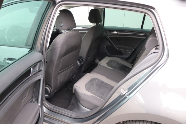 Volkswagen Golf 1.5 TSI 150PK Highline Business R Navigatie/Camera/Stoelverwarming/Adaptive-cruisecontrol