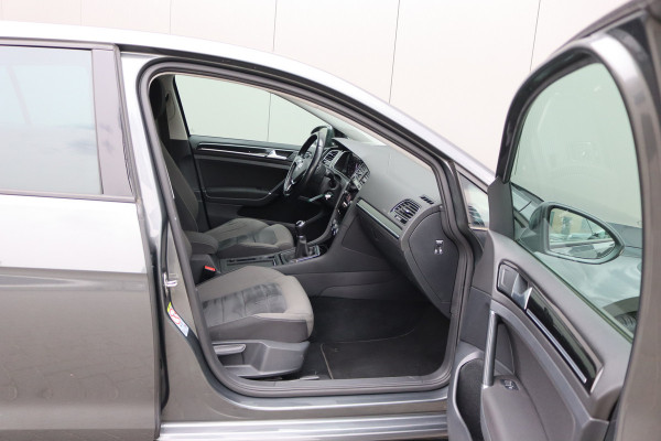 Volkswagen Golf 1.5 TSI 150PK Highline Business R Navigatie/Camera/Stoelverwarming/Adaptive-cruisecontrol