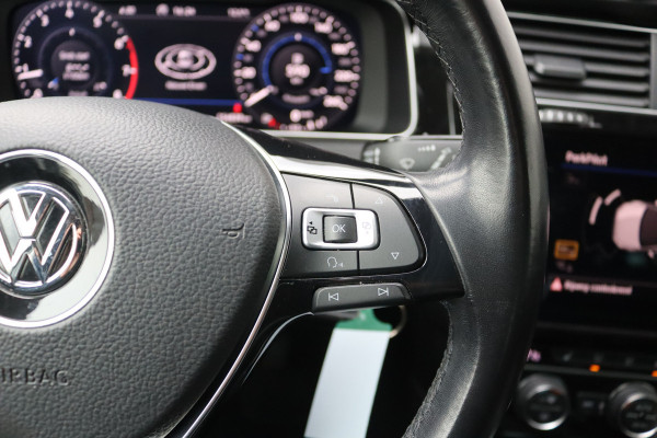 Volkswagen Golf 1.5 TSI 150PK Highline Business R Navigatie/Camera/Stoelverwarming/Adaptive-cruisecontrol