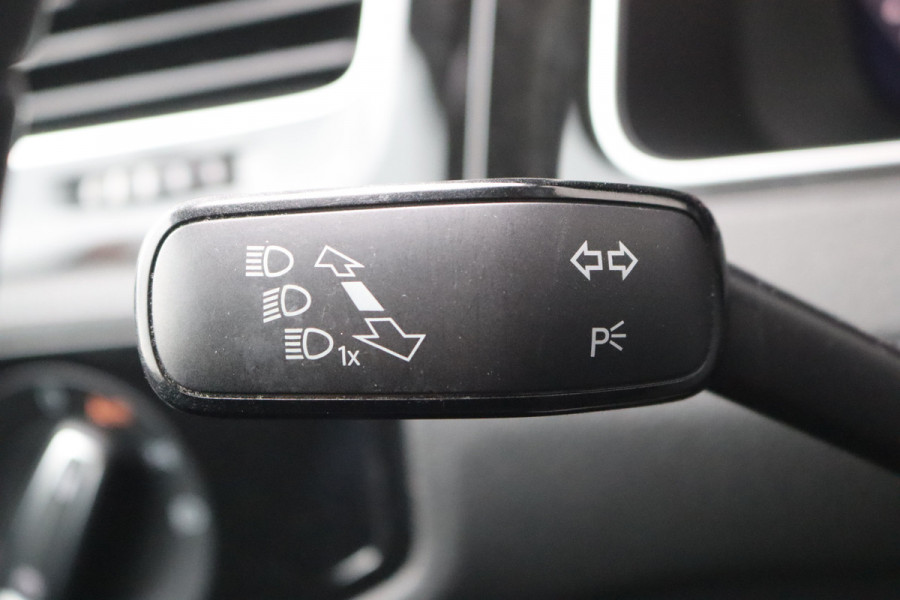 Volkswagen Golf 1.5 TSI 150PK Highline Business R Navigatie/Camera/Stoelverwarming/Adaptive-cruisecontrol