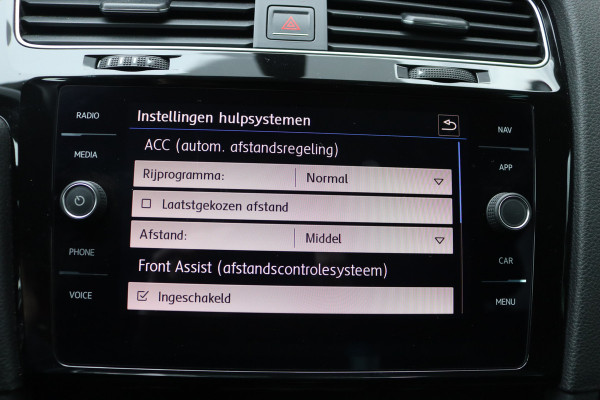 Volkswagen Golf 1.5 TSI 150PK Highline Business R Navigatie/Camera/Stoelverwarming/Adaptive-cruisecontrol