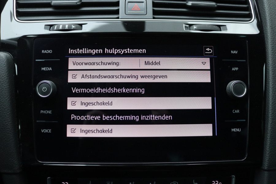 Volkswagen Golf 1.5 TSI 150PK Highline Business R Navigatie/Camera/Stoelverwarming/Adaptive-cruisecontrol