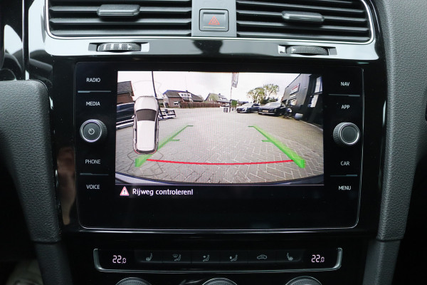 Volkswagen Golf 1.5 TSI 150PK Highline Business R Navigatie/Camera/Stoelverwarming/Adaptive-cruisecontrol