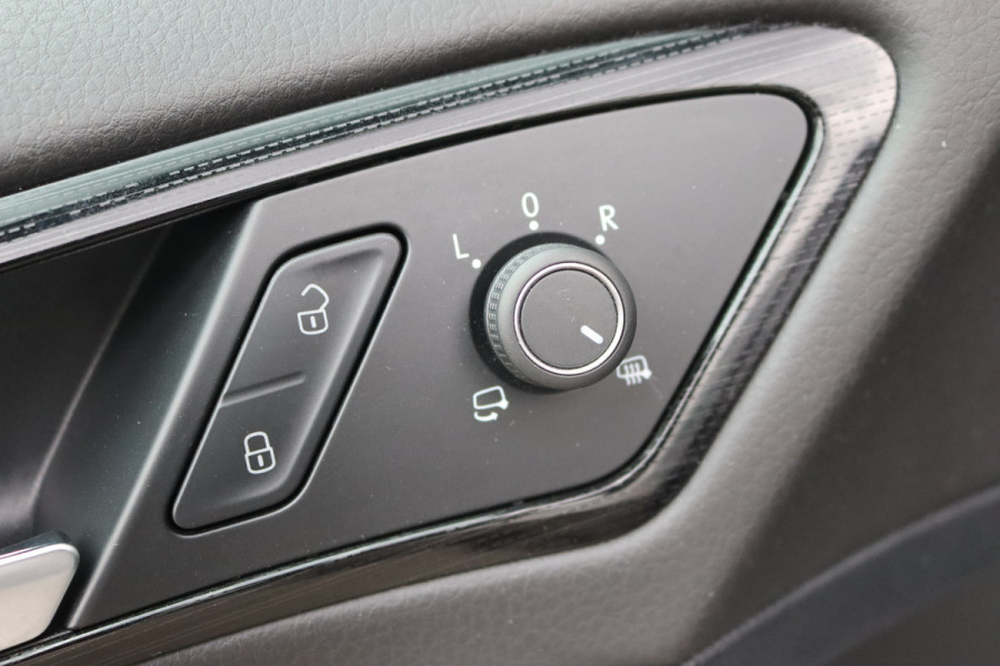 Volkswagen Golf 1.5 TSI 150PK Highline Business R Navigatie/Camera/Stoelverwarming/Adaptive-cruisecontrol