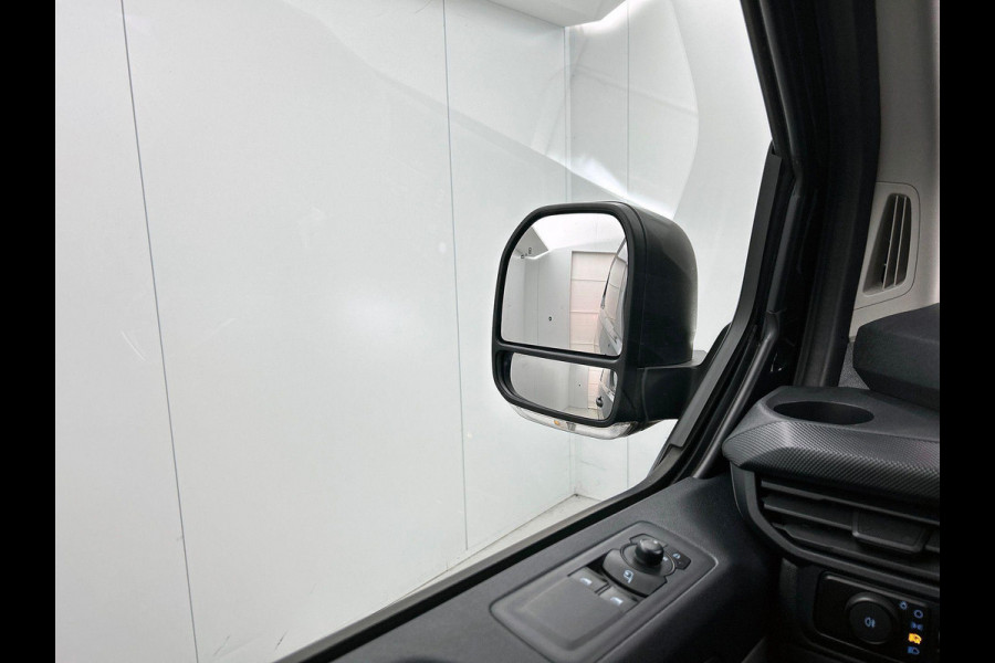 Ford Transit Custom 300 2.0 TDCI L2H1 Automaat Trend Nieuw Model Navigatie Climate Control Parkeersensoren Camera Lichtmetalen Velgen Bumpers in kleur Digitale Cockpit