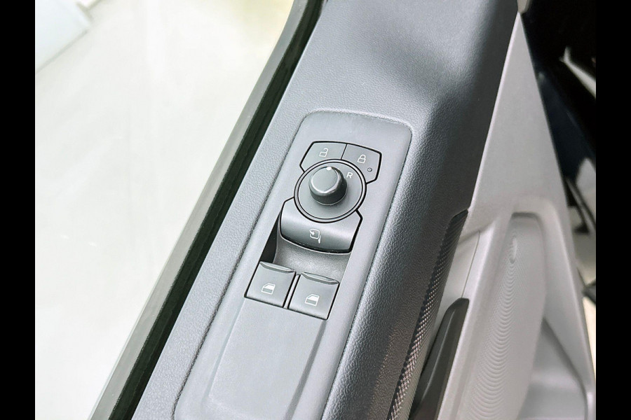 Ford Transit Custom 300 2.0 TDCI L2H1 Automaat Trend Nieuw Model Navigatie Climate Control Parkeersensoren Camera Lichtmetalen Velgen Bumpers in kleur Digitale Cockpit