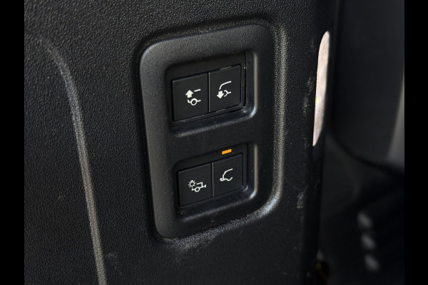 Land Rover Defender 5.0 P525 110 V8 URBAN | Commercial | Full Option | Milltek