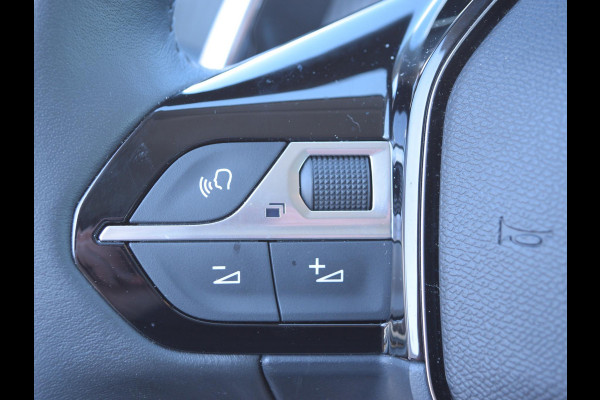 Peugeot 208 1.2 Hybrid 110 e-DCS6 Allure CAMERA MET SENSOREN | NAVI & CARPLAY | E.C.C. |