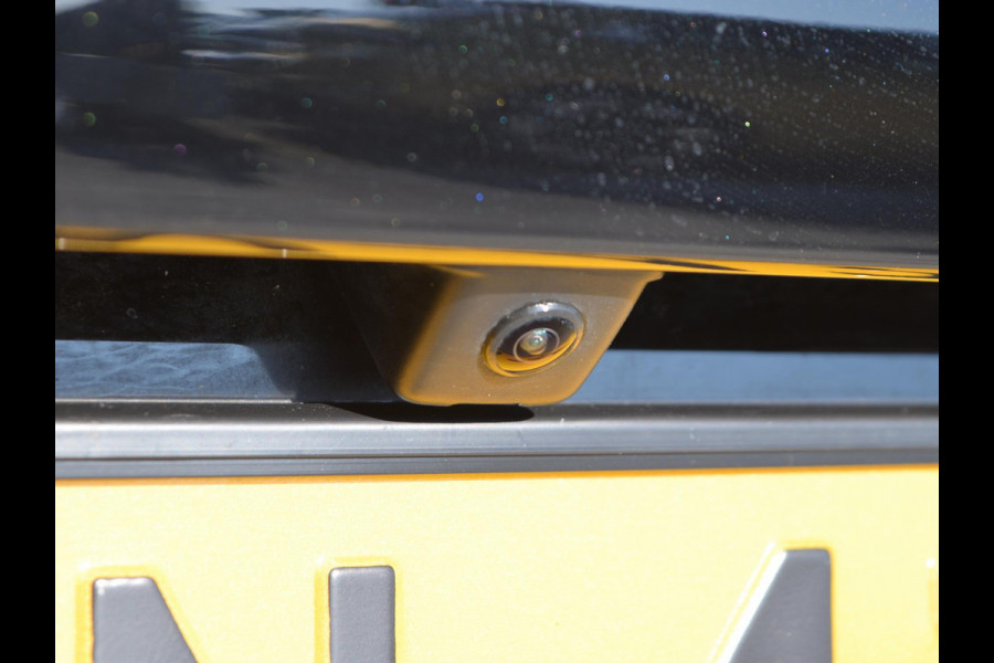 Peugeot 208 1.2 Hybrid 110 e-DCS6 Allure CAMERA MET SENSOREN | NAVI & CARPLAY | E.C.C. |