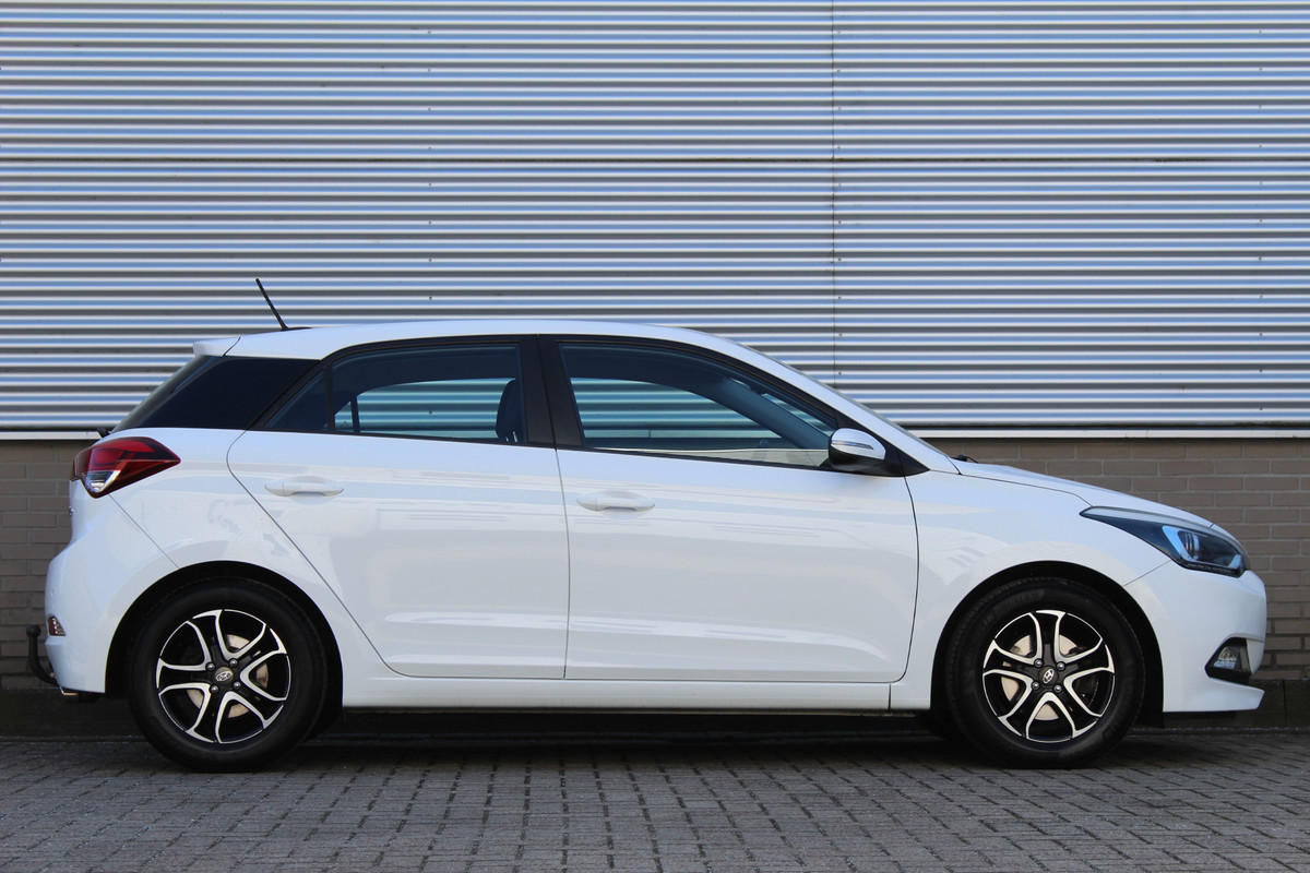 Hyundai i20 1.0 T-GDI Comfort | Dealer onderhouden | Trekhaak | Camera | Navigatie