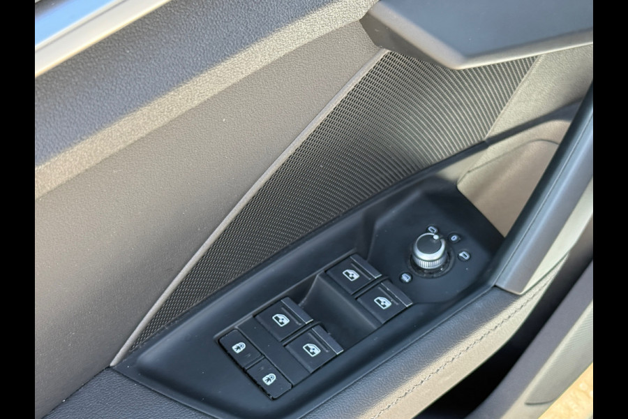 Audi A3 Sportback 35 TFSI S-LINE Matrix|Sportstoelen|Camera|Dealer Onderhouden