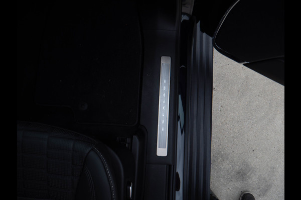 Cadillac Escalade 6.2 V8 | Sport | Luchtvering / Panoramadak / 7 Seats