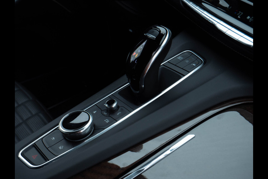 Cadillac Escalade 6.2 V8 | Sport | Luchtvering / Panoramadak / 7 Seats
