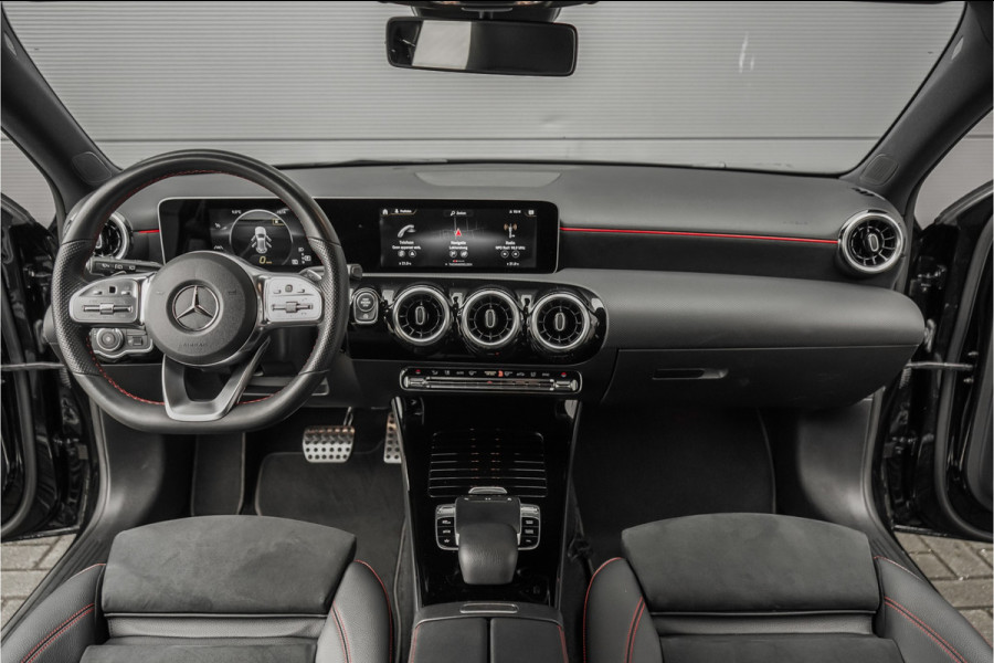 Mercedes-Benz A-Klasse 180 Business Solution AMG Camera CarPlay Black Pack 18"