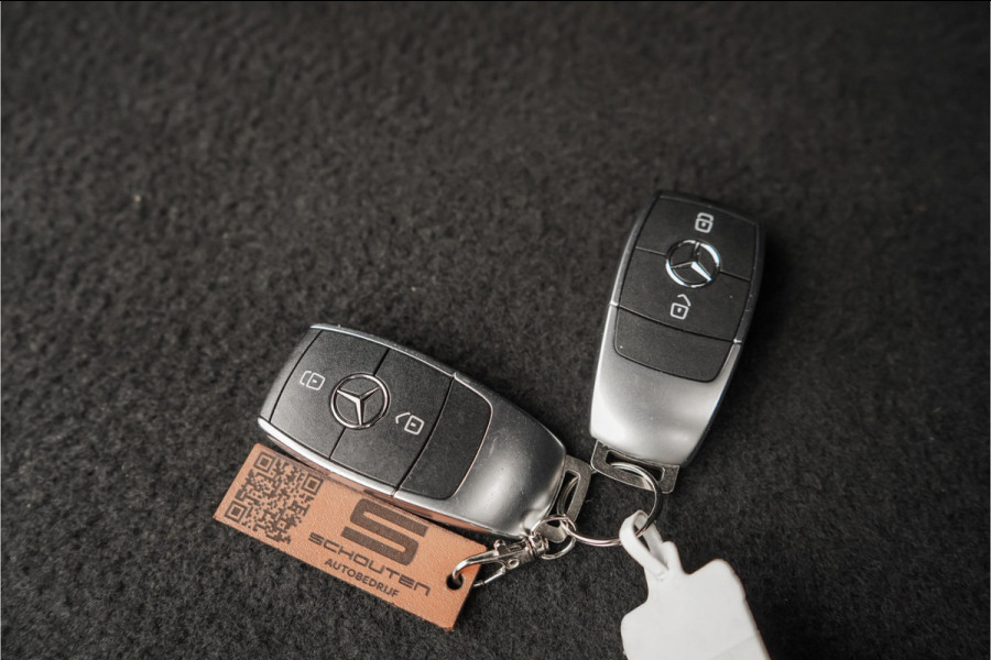 Mercedes-Benz A-Klasse 180 Business Solution AMG Camera CarPlay Black Pack 18"