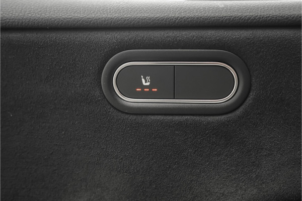 Mercedes-Benz A-Klasse 180 Business Solution AMG Camera CarPlay Black Pack 18"