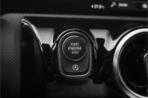 Mercedes-Benz A-Klasse 180 Business Solution AMG Camera CarPlay Black Pack 18"