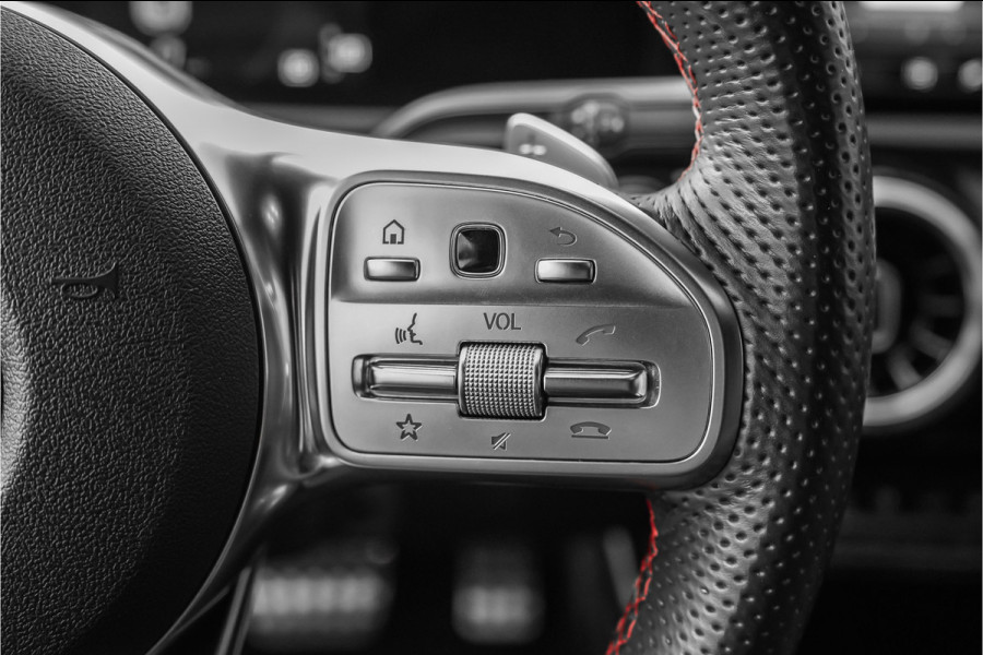 Mercedes-Benz A-Klasse 180 Business Solution AMG Camera CarPlay Black Pack 18"