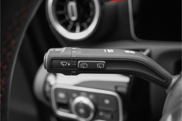 Mercedes-Benz A-Klasse 180 Business Solution AMG Camera CarPlay Black Pack 18"