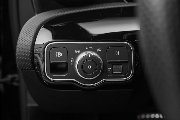 Mercedes-Benz A-Klasse 180 Business Solution AMG Camera CarPlay Black Pack 18"