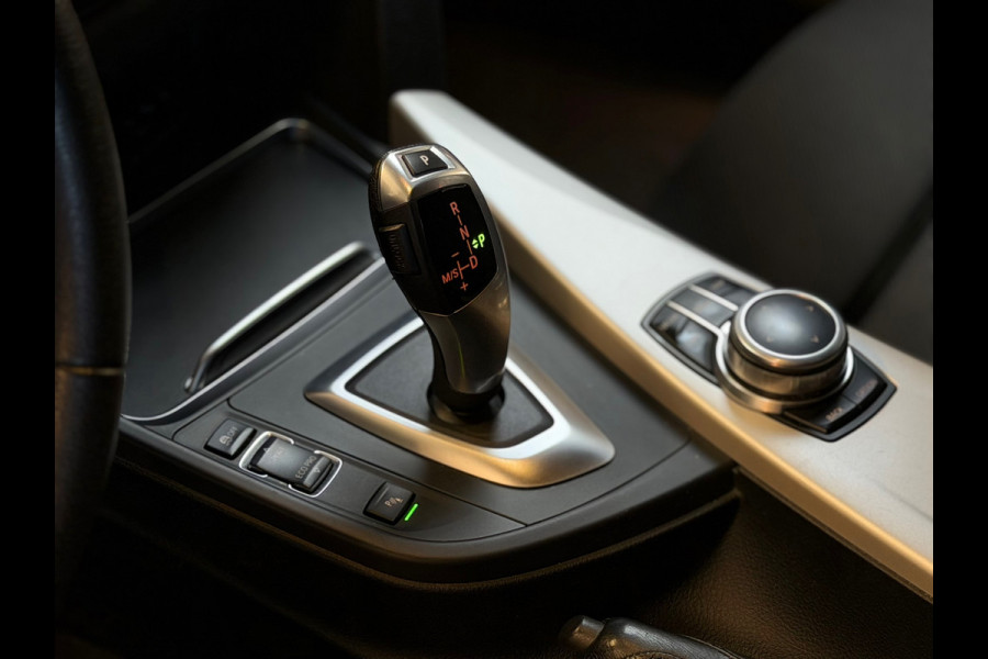 BMW 3 Serie Touring 320i Executive |AUTOMAAT|CAMERA||NAP|DEALER ONDERHOUDEN|184PK|ELEKT KOFFERKLEP|