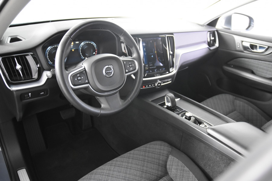 Volvo V60 2.0 B3 Momentum *1ste Eigenaar*Navigatie*Panoramadak*Trekhaak*Stoelverwarming*