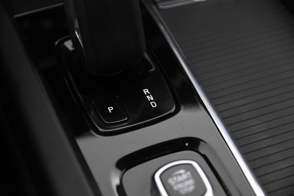 Volvo V60 2.0 B3 Momentum *1ste Eigenaar*Navigatie*Panoramadak*Trekhaak*Stoelverwarming*