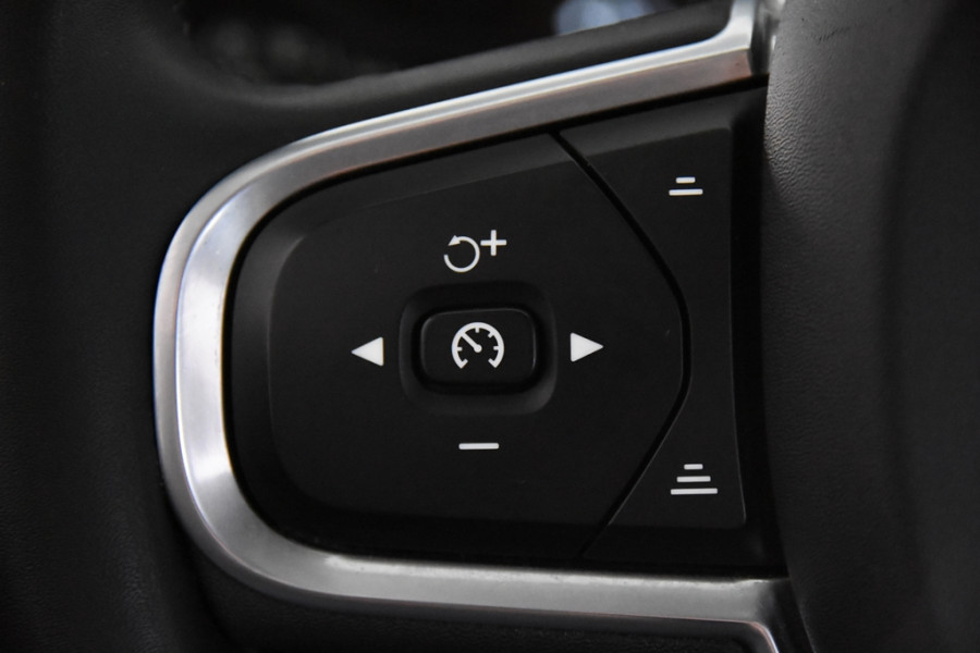 Volvo V60 2.0 B3 Momentum *1ste Eigenaar*Navigatie*Panoramadak*Trekhaak*Stoelverwarming*