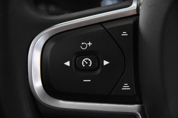 Volvo V60 2.0 B3 Momentum *1ste Eigenaar*Navigatie*Panoramadak*Trekhaak*Stoelverwarming*