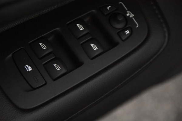 Volvo V60 2.0 B3 Momentum *1ste Eigenaar*Navigatie*Panoramadak*Trekhaak*Stoelverwarming*