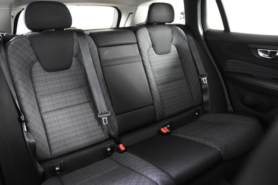 Volvo V60 2.0 B3 Momentum *1ste Eigenaar*Navigatie*Panoramadak*Trekhaak*Stoelverwarming*