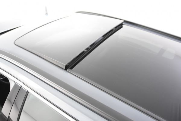 Volvo V60 2.0 B3 Momentum *1ste Eigenaar*Navigatie*Panoramadak*Trekhaak*Stoelverwarming*