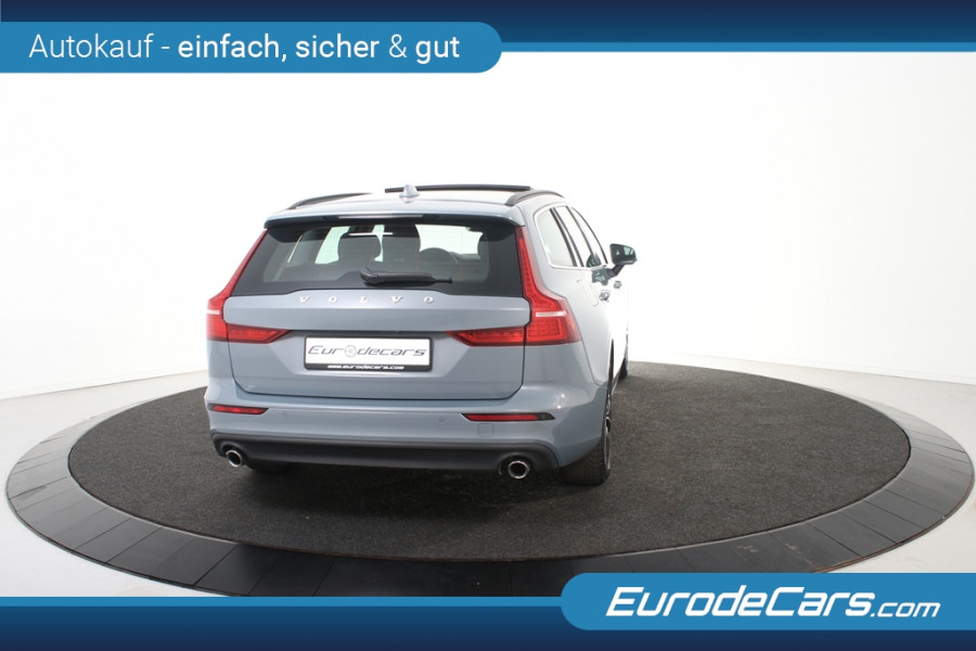 Volvo V60 2.0 B3 Momentum *1ste Eigenaar*Navigatie*Panoramadak*Trekhaak*Stoelverwarming*