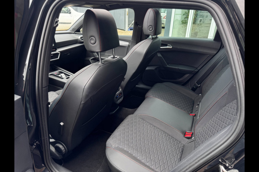 Seat Leon Sportstourer 1.5 eTSI FR Business Intense 150 PK | Schuif-Kantel Dak | NL-Auto | Camera | Beats Audio | Virtual Cockpit