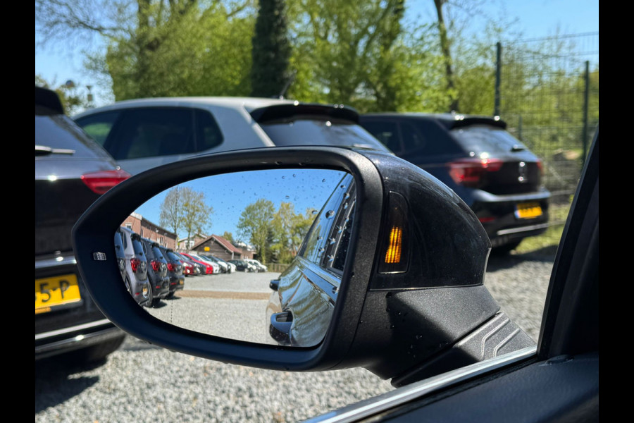 Volkswagen Golf eHybrid PHEV 204PK DSG STYLE CAMERA/CARPLAY/STUURVERW.