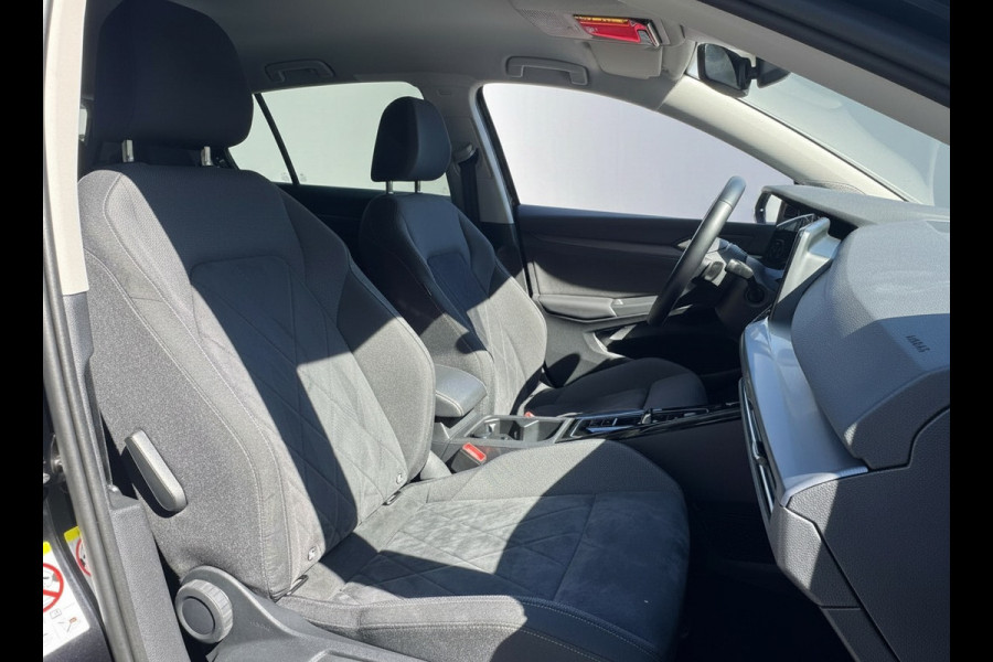 Volkswagen Golf eHybrid PHEV 204PK DSG STYLE CAMERA/CARPLAY/STUURVERW.