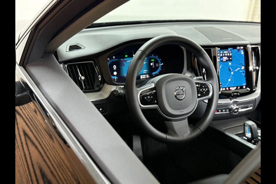 Volvo XC60 2.0 T6 Plug-in hybrid AWD Plus Dark | Pano | Winterpakket | Trekhaak elektr.| 360 camera | 20Inch | BOMVOL