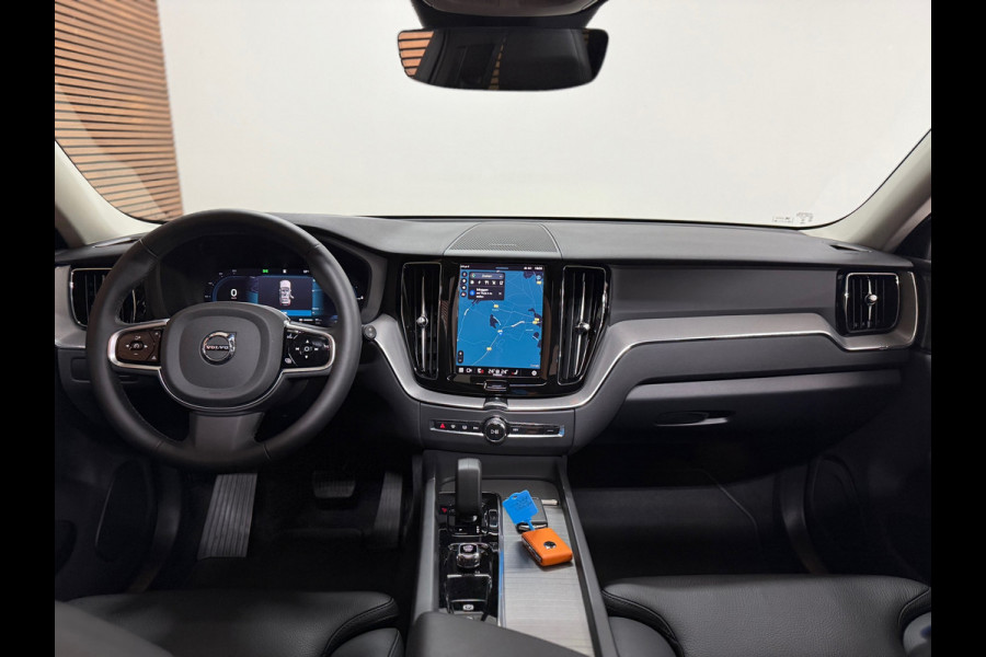 Volvo XC60 2.0 T6 Plug-in hybrid AWD Plus Dark | Pano | Winterpakket | Trekhaak elektr.| 360 camera | 20Inch | BOMVOL