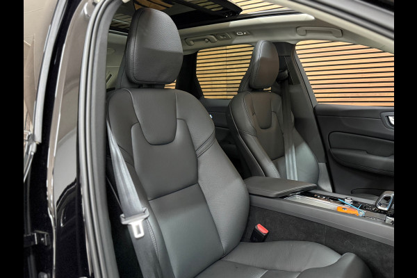 Volvo XC60 2.0 T6 Plug-in hybrid AWD Plus Dark | Pano | Winterpakket | Trekhaak elektr.| 360 camera | 20Inch | BOMVOL