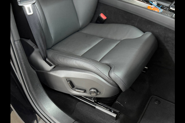 Volvo XC60 2.0 T6 Plug-in hybrid AWD Plus Dark | Pano | Winterpakket | Trekhaak elektr.| 360 camera | 20Inch | BOMVOL