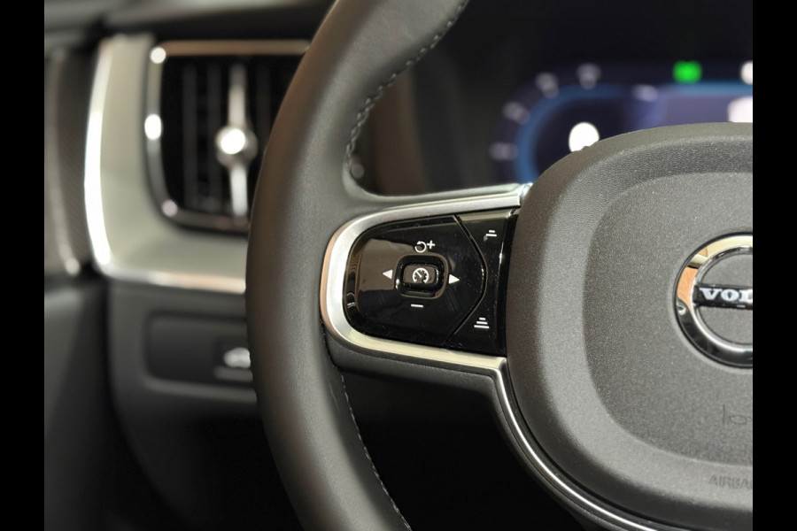 Volvo XC60 2.0 T6 Plug-in hybrid AWD Plus Dark | Pano | Winterpakket | Trekhaak elektr.| 360 camera | 20Inch | BOMVOL