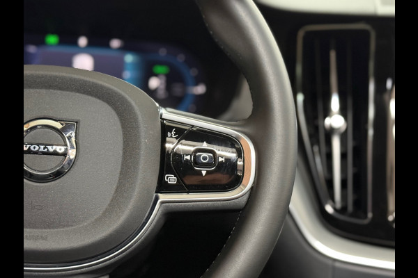 Volvo XC60 2.0 T6 Plug-in hybrid AWD Plus Dark | Pano | Winterpakket | Trekhaak elektr.| 360 camera | 20Inch | BOMVOL